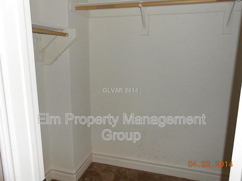 9795 Waukegan Ave - Photo 7 of 10