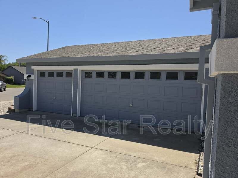 805 Rich Pl - Photo 2 of 11