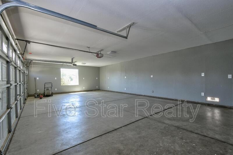805 Rich Pl - Photo 3 of 11