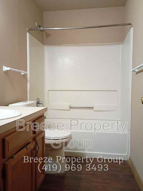 911 Hawthorne St - Photo 7 of 15