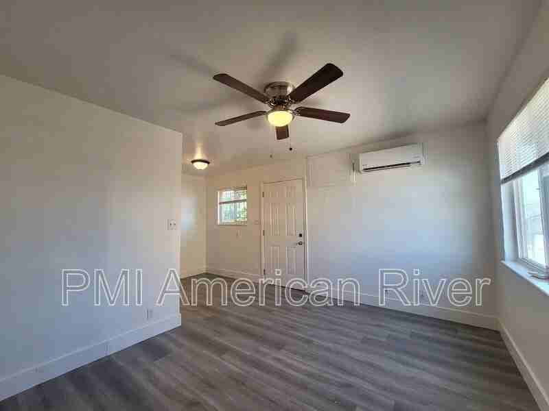 3729 Balsam St #6 - Photo 4 of 11
