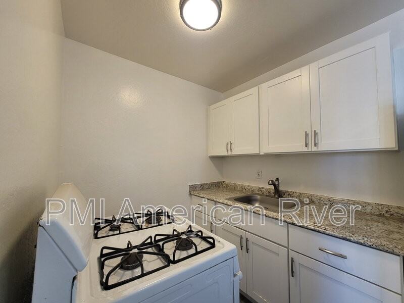 3729 Balsam St #6 - Photo 5 of 11