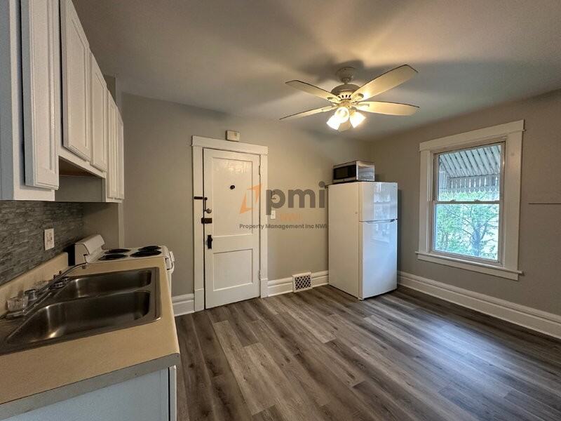 207 Monroe St #B - Photo 3 of 14