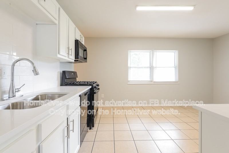 4332 Exmoor Ct - Photo 4 of 17