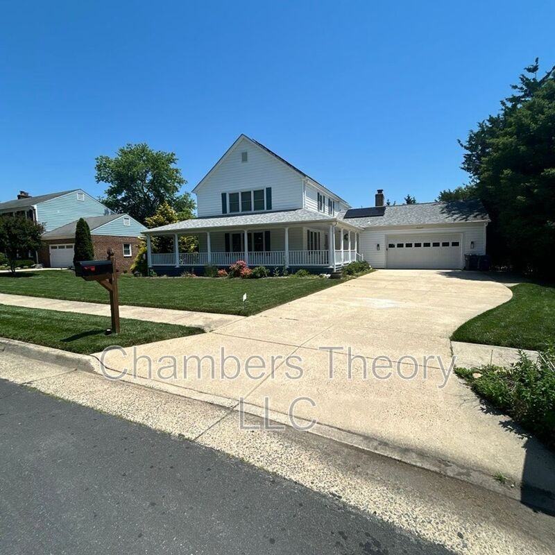 5827 Wessex Ln - Photo 2 of 17
