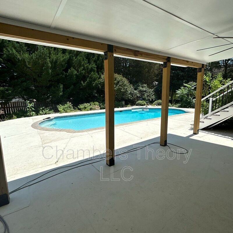 5827 Wessex Ln - Photo 6 of 17