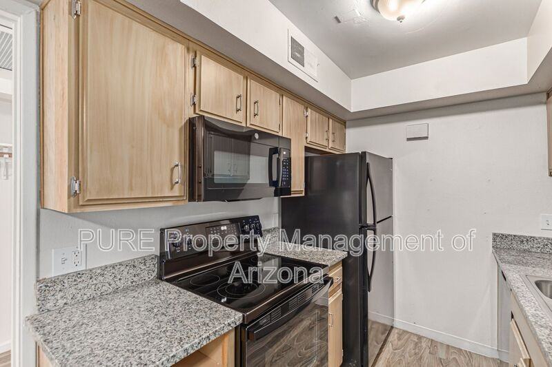 8847 N 8th St #102 - Photo 4 of 11