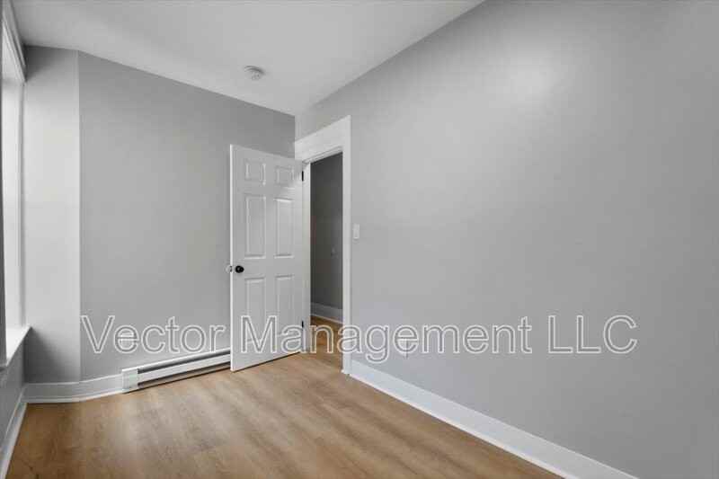 1476 Chapel St #301 - Photo 3 of 24