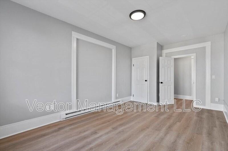 1476 Chapel St #301 - Photo 5 of 24