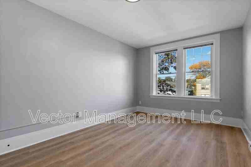 1476 Chapel St #301 - Photo 6 of 24