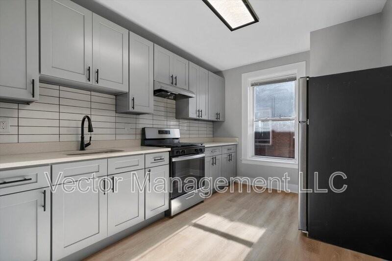 1476 Chapel St #301 - Photo 7 of 24