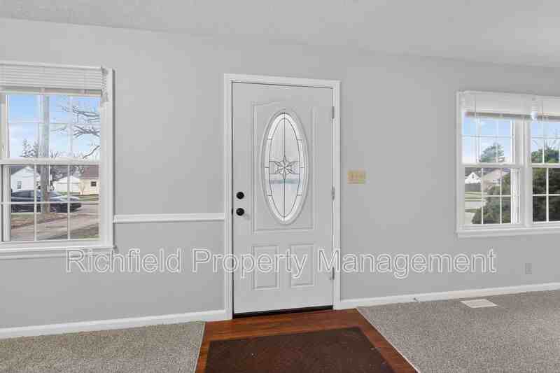 1260 Lincoln Dr - Photo 3 of 28