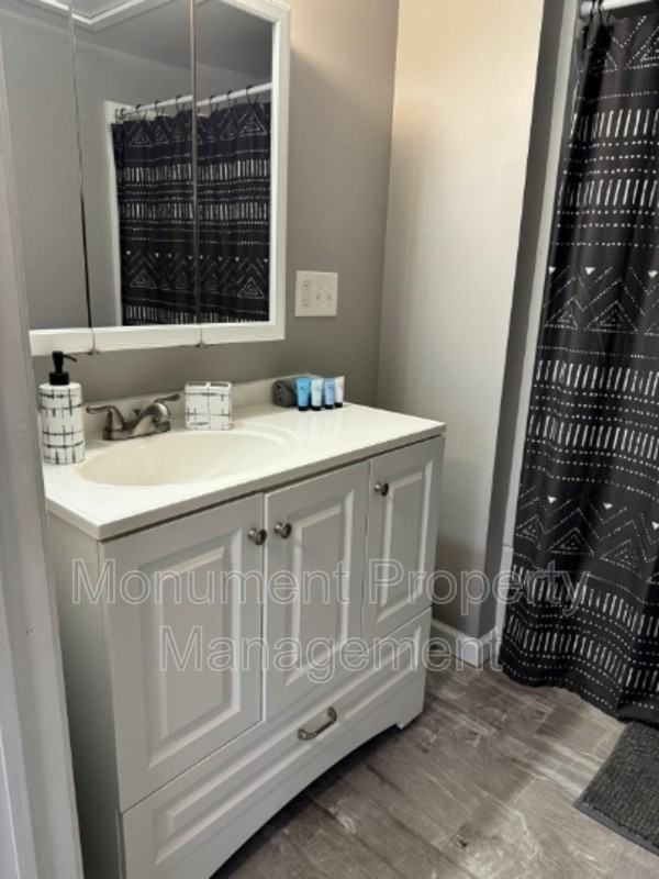 105 E Hamilton St - Photo 5 of 12