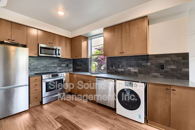 6310 N Maryland Ave #201 - Photo 4 of 8