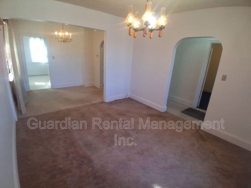 166 Court St S - Photo 4 of 13