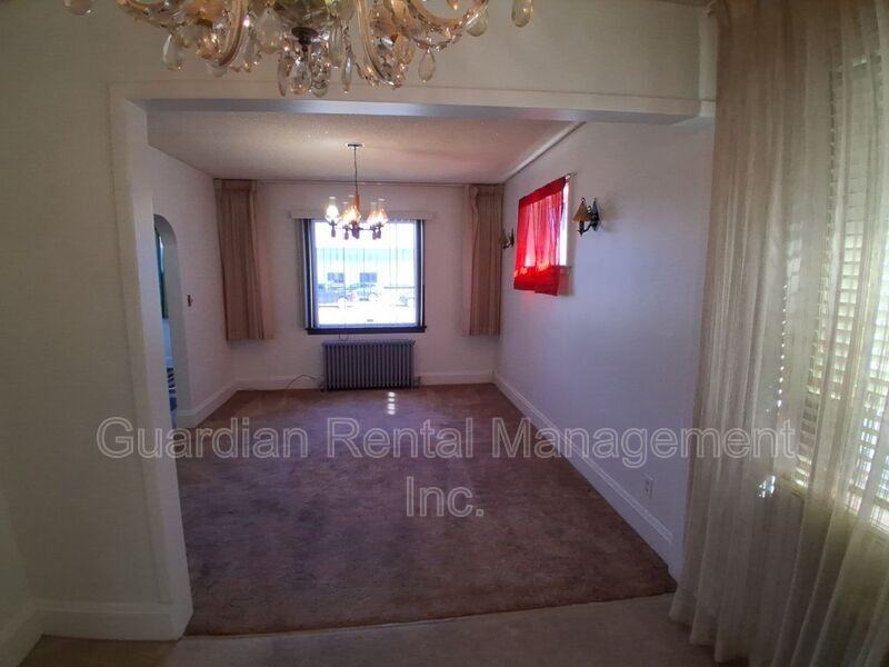 166 Court St S - Photo 6 of 13