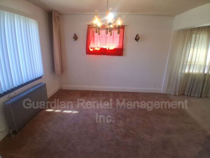 166 Court St S - Photo 7 of 13