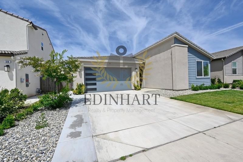 502 Traverse Dr S - Photo 2 of 36