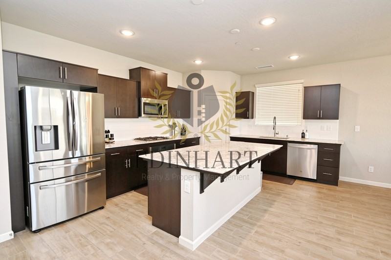 502 Traverse Dr S - Photo 4 of 36
