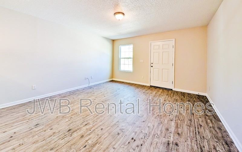 8443 Mcgirts Village Ln - Photo 4 of 12