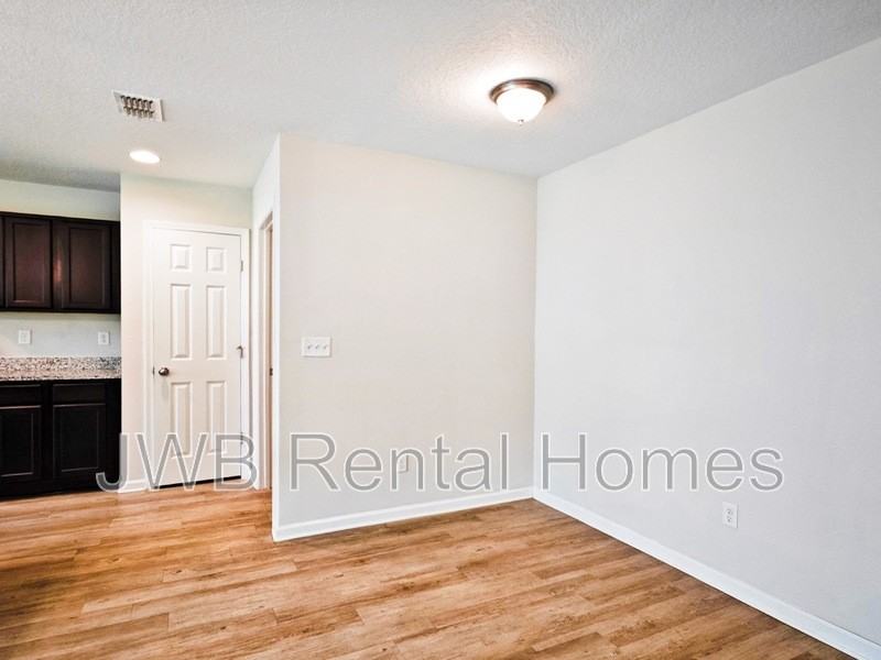 9027 Dandy Ave - Photo 4 of 14