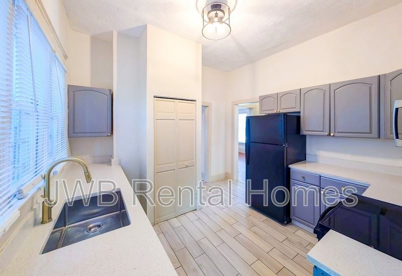 2040 N Laura St - Photo 4 of 18