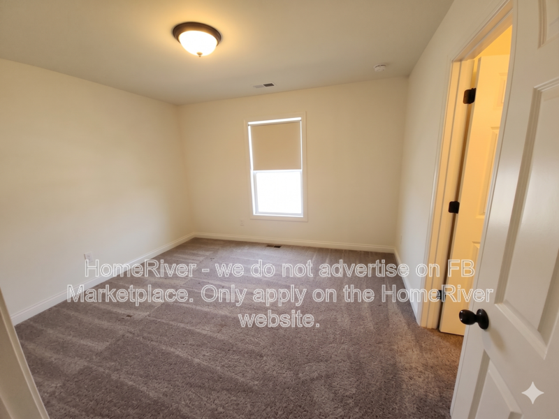 562 Highfields Cv - Photo 3 of 8