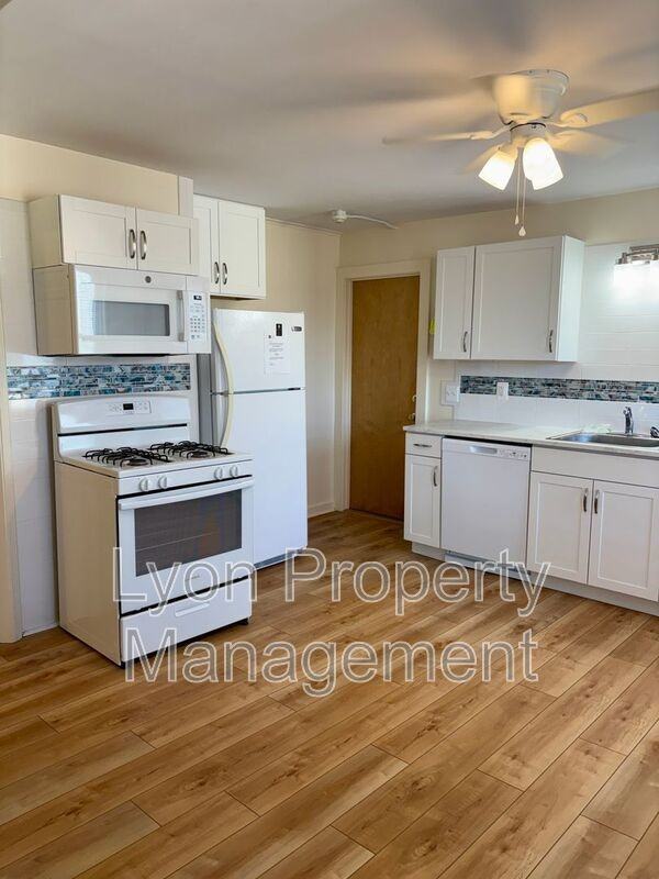 94 Anthony Ave #2R - Photo 3 of 14