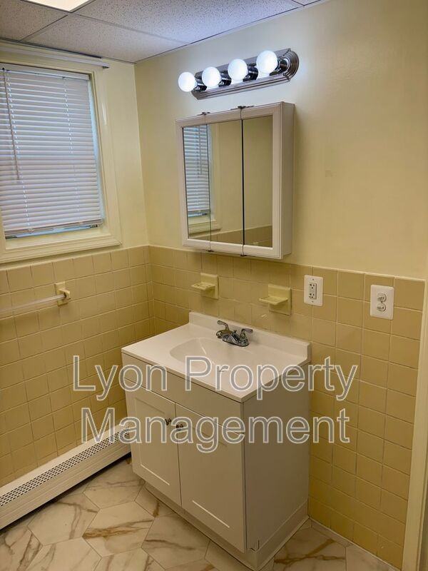 94 Anthony Ave #2R - Photo 6 of 14