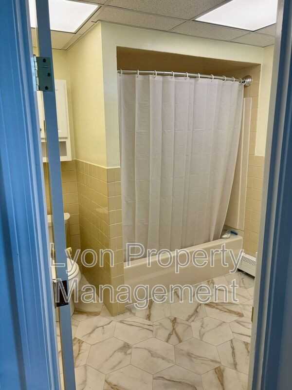 94 Anthony Ave #2R - Photo 7 of 14