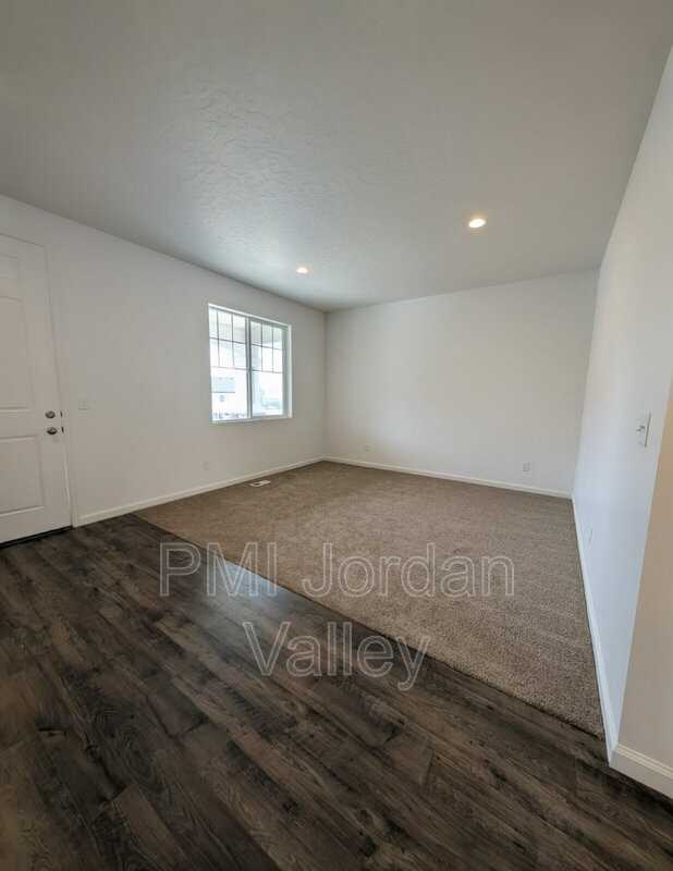 2123 N Wallflower Dr - Photo 4 of 35