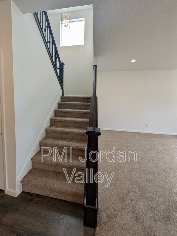 2123 N Wallflower Dr - Photo 5 of 35