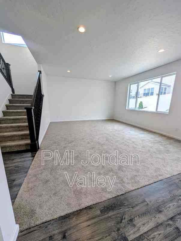 2123 N Wallflower Dr - Photo 6 of 35