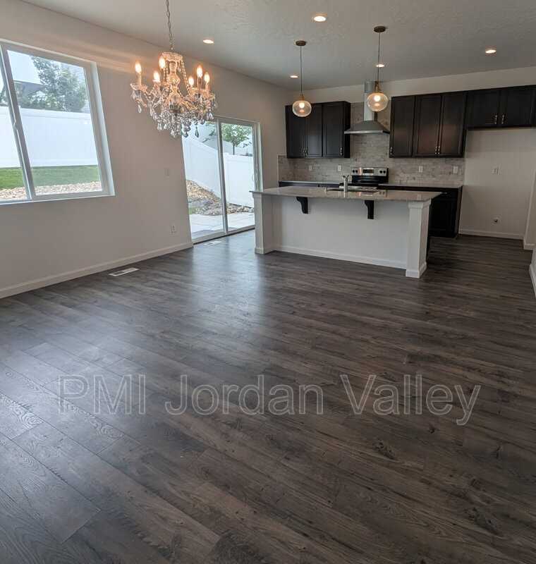 2123 N Wallflower Dr - Photo 7 of 35