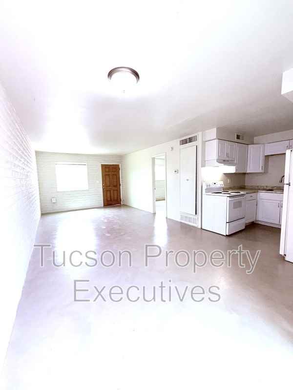 319 E Blacklidge Dr - Photo 3 of 14