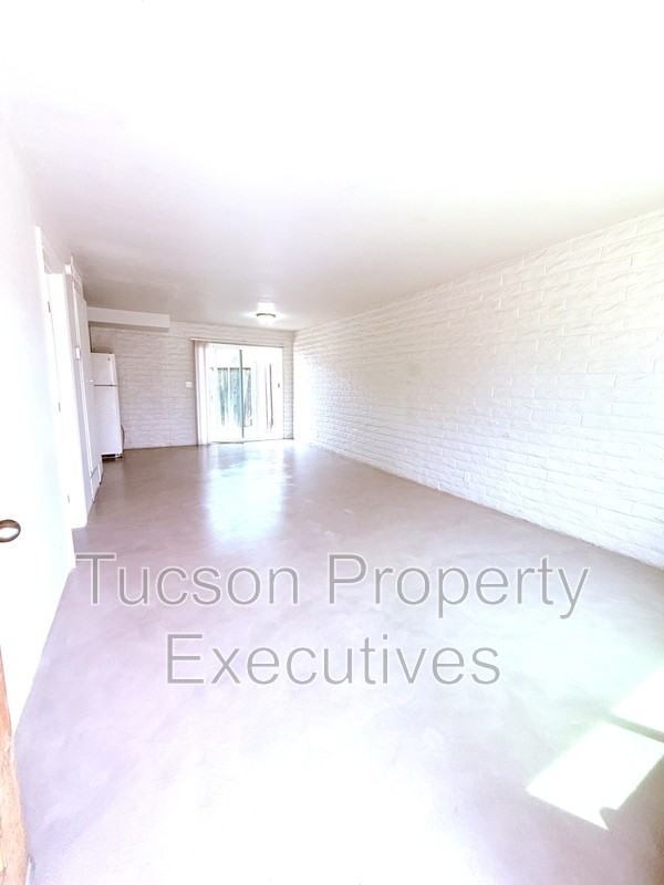 319 E Blacklidge Dr - Photo 5 of 14