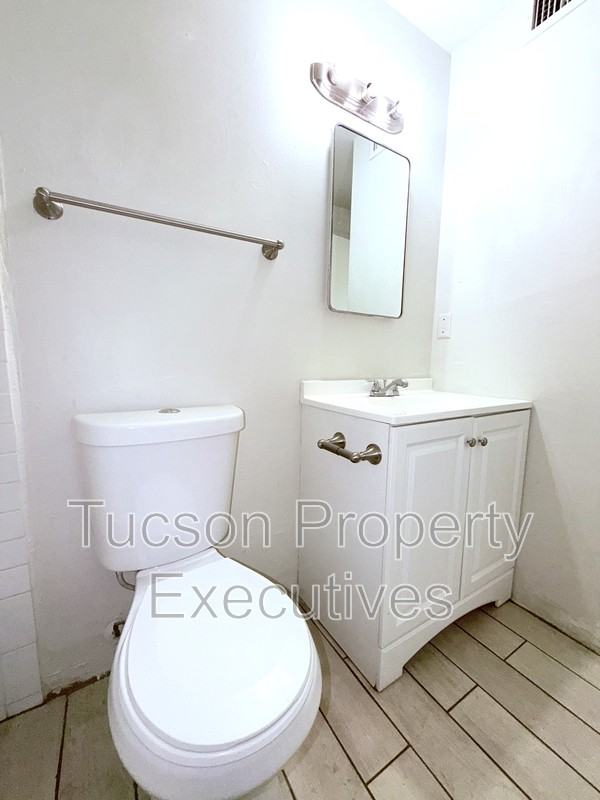 319 E Blacklidge Dr - Photo 7 of 14