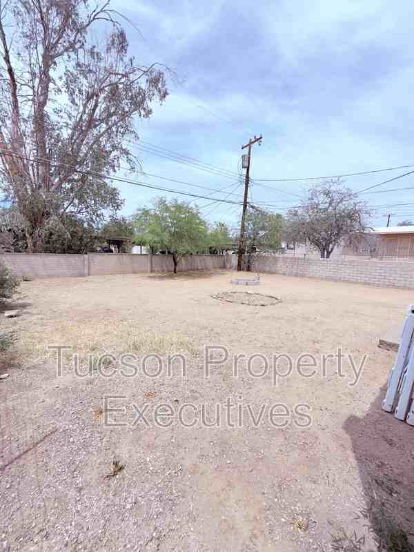 1233 E Mabel St - Photo 4 of 12