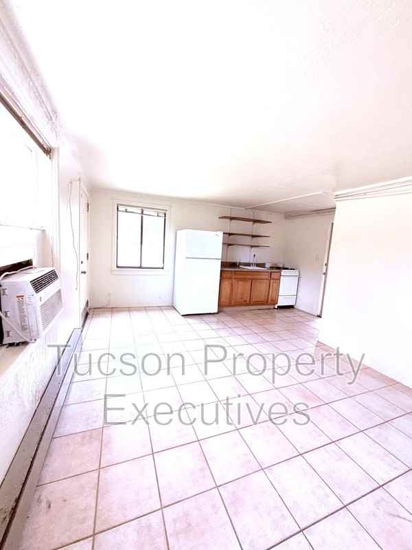 1233 E Mabel St - Photo 3 of 12