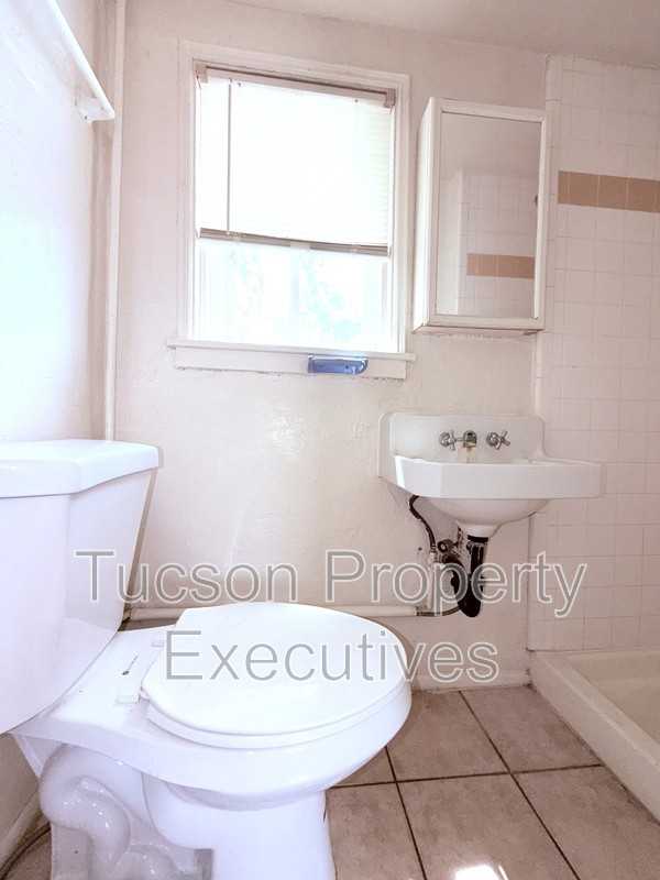 1233 E Mabel St - Photo 7 of 12