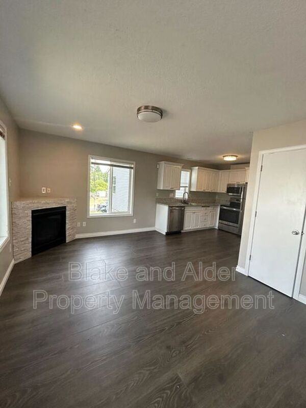 5609 - Photo 4 of 21