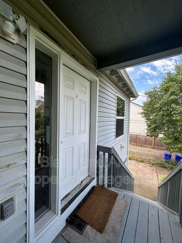 5609 Se 117th Ave #5609 - Photo 5 of 47