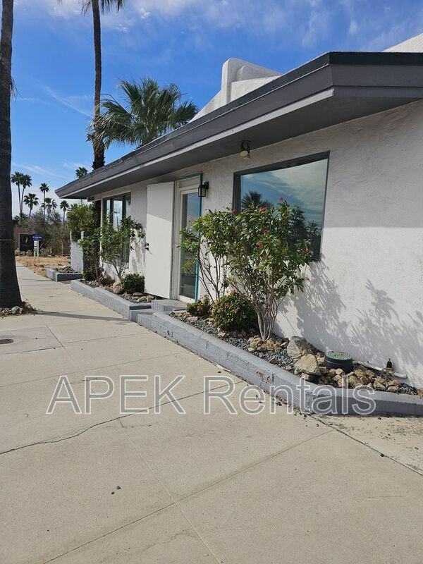 2231 N Palm Canyon Dr #2235 - Photo 2 of 11