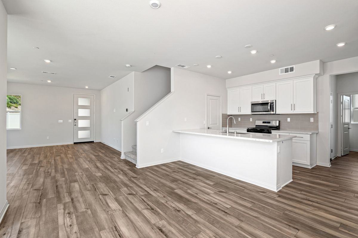 1527 Wingwood Ln - Photo 2 of 5