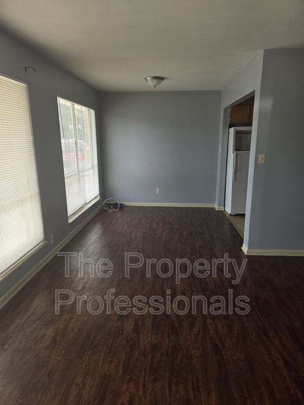 501 Vanderbilt St #C - Photo 2 of 8