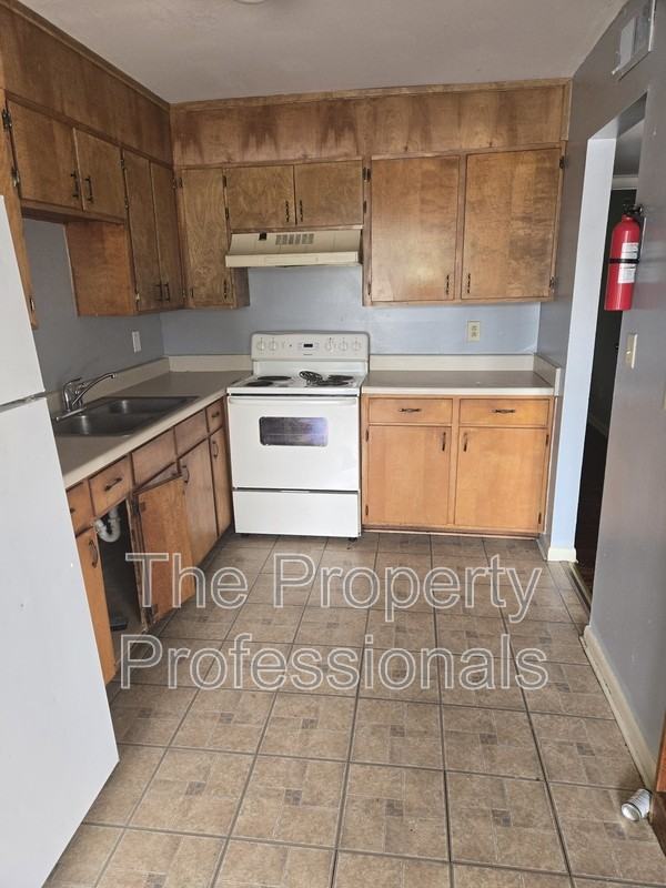 501 Vanderbilt St #C - Photo 3 of 8