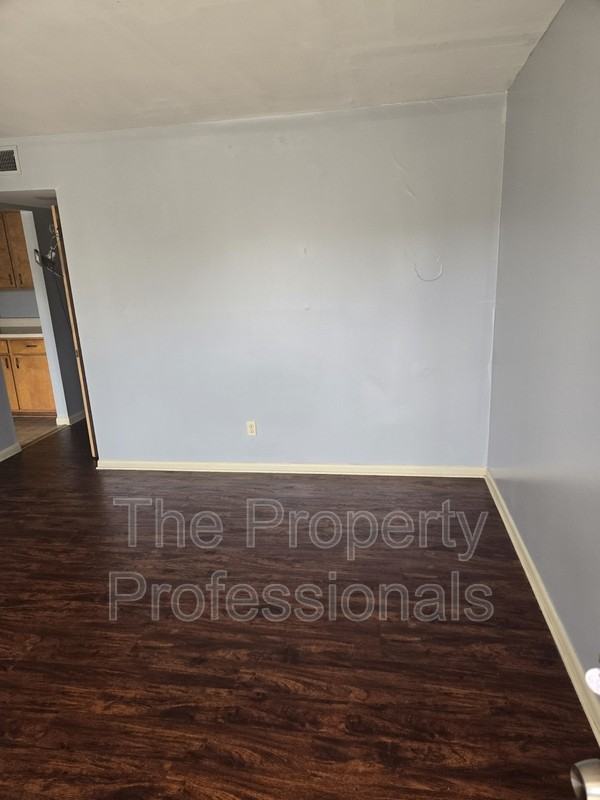 501 Vanderbilt St #C - Photo 6 of 8