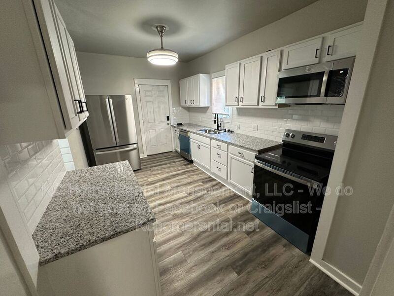 2724 Brooklyn Ave - Photo 4 of 47