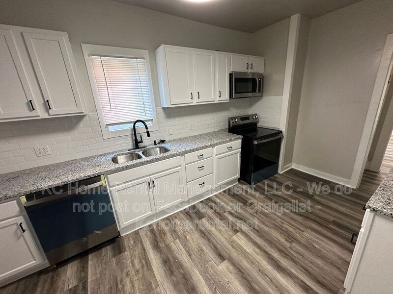 2724 Brooklyn Ave - Photo 5 of 47