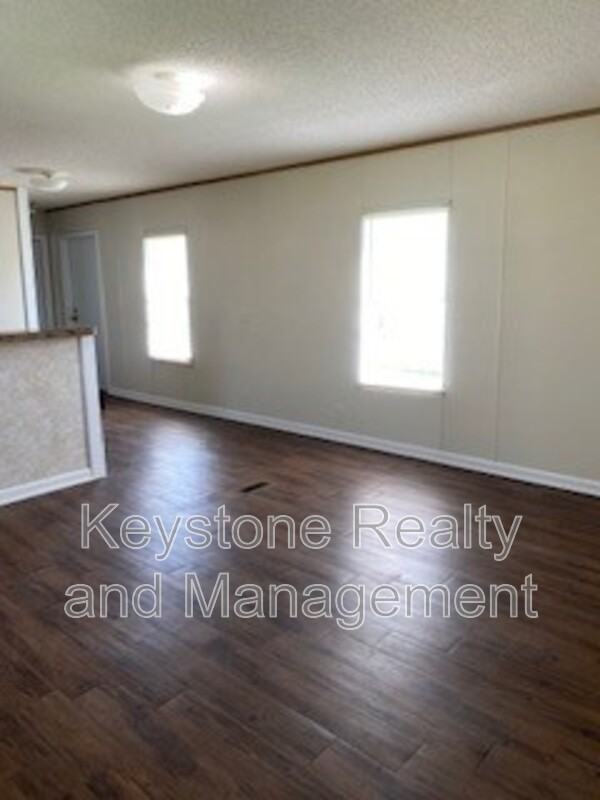 810 Monroe Ln - Photo 2 of 10